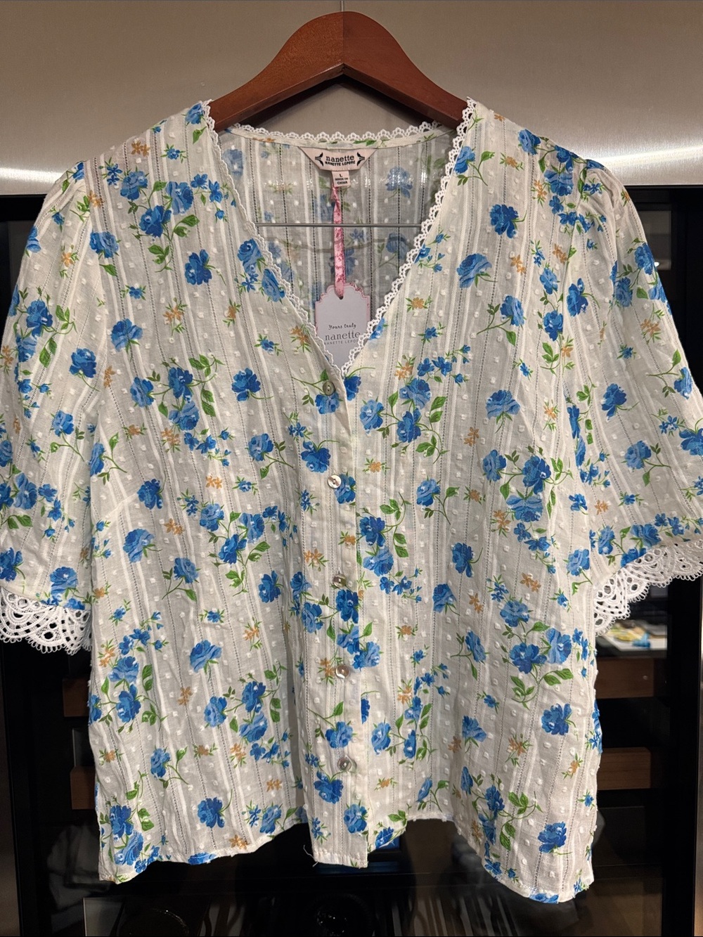 Nanette Lepore White Blouse with Blue Floral Print size L NWT - Picture 2 of 5